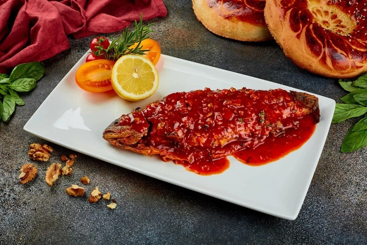 Форель жареная с итальянским соусом