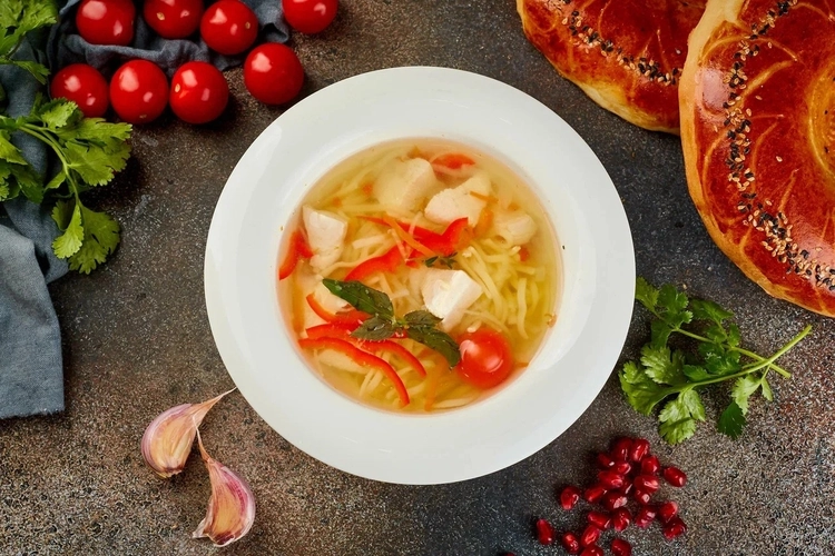 Куриный суп с лапшой