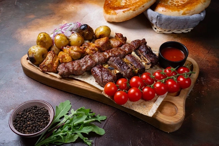 Мини Ассорти (Телятина, Кебаб куриный, картофель на мангале, шаш. наполеон)