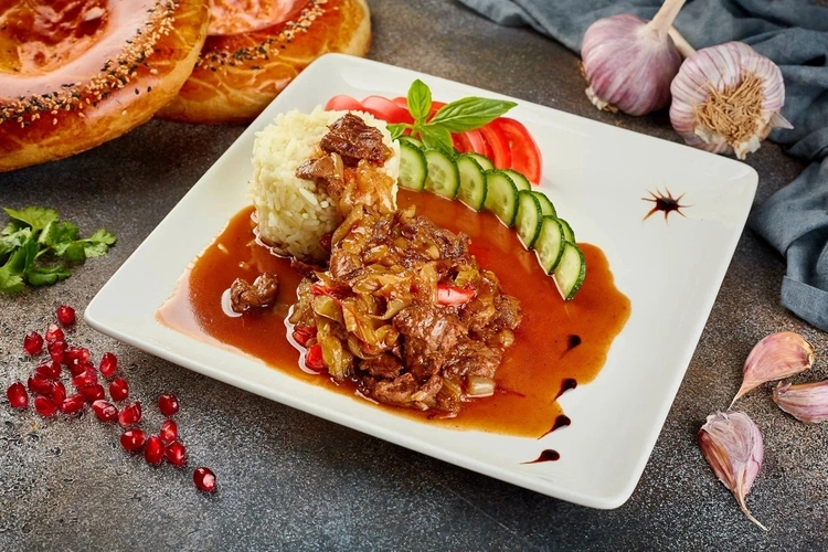 Тушеное мясо с рисом